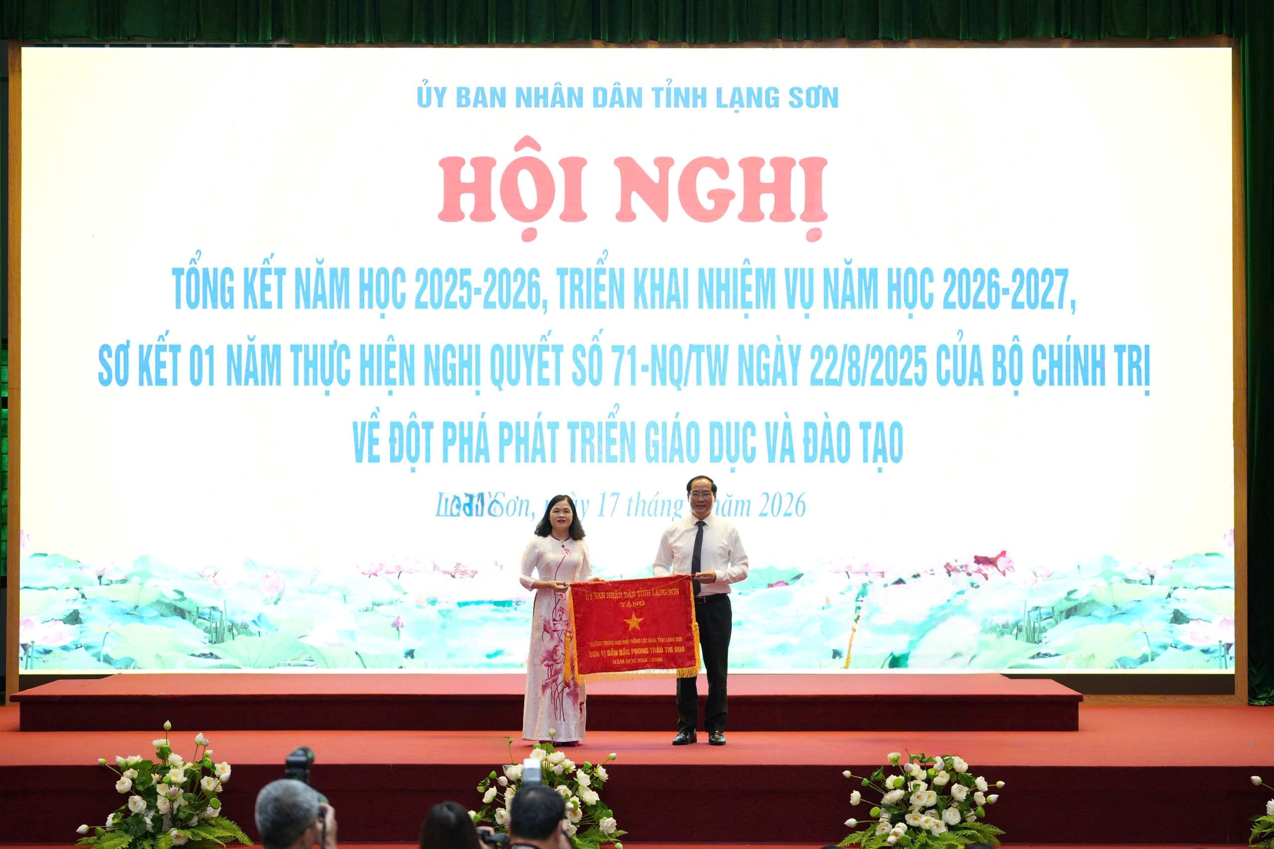 ảnh bằng khen 2.jpg